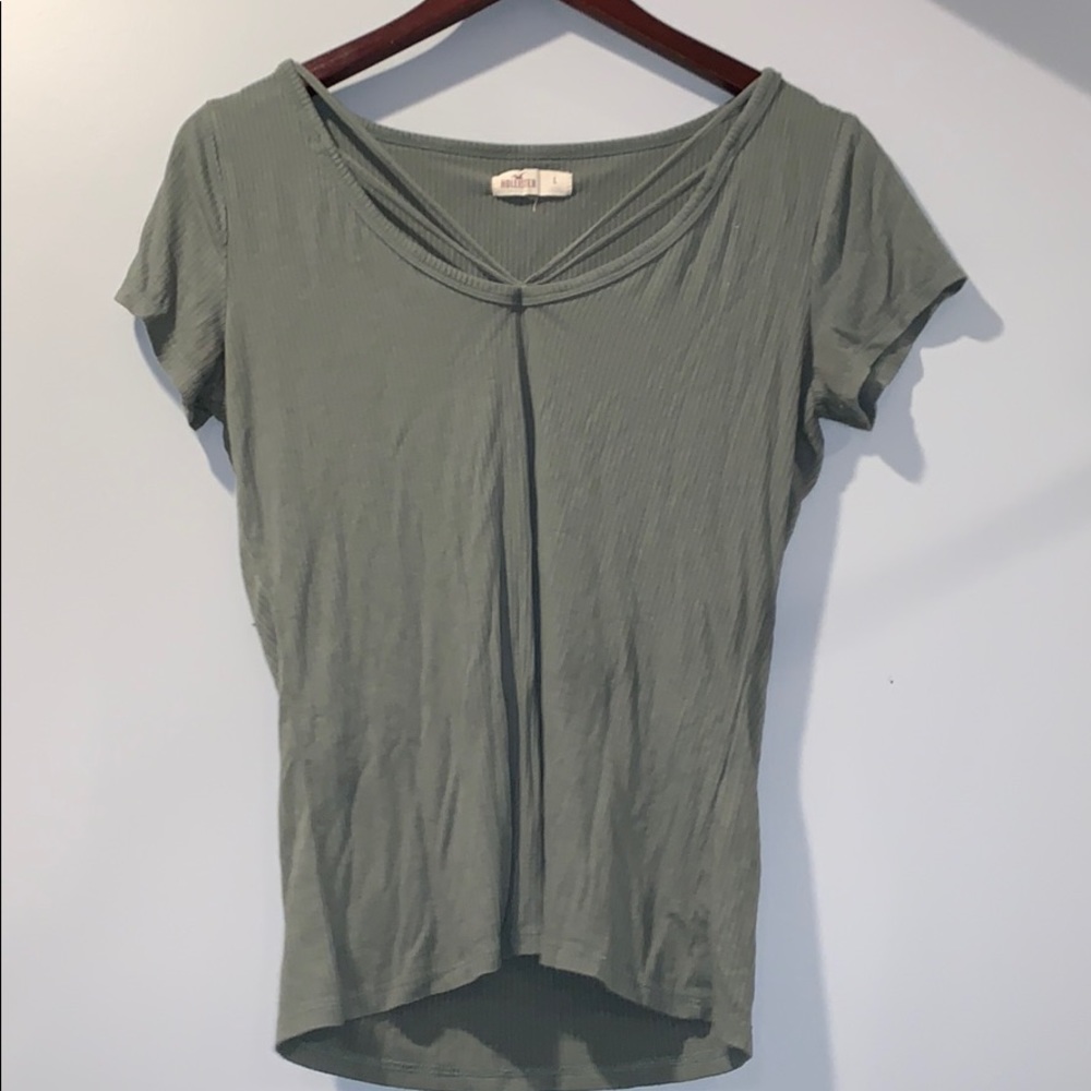 Cute detailed army green t-shirt from Hollister.